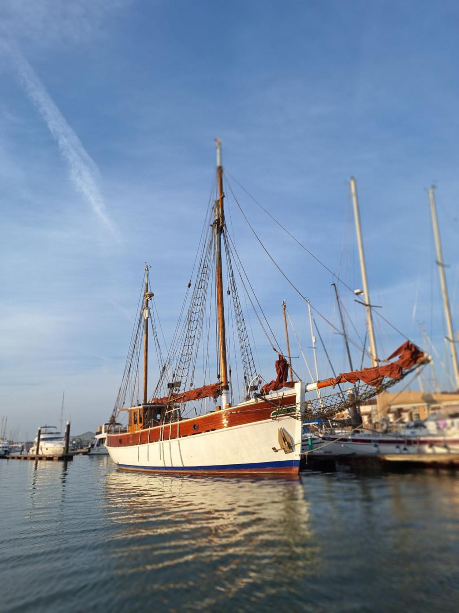 Historic Wooden Ship 'Ursula' Hotel อีสต์คาวส์ ภายนอก รูปภาพ