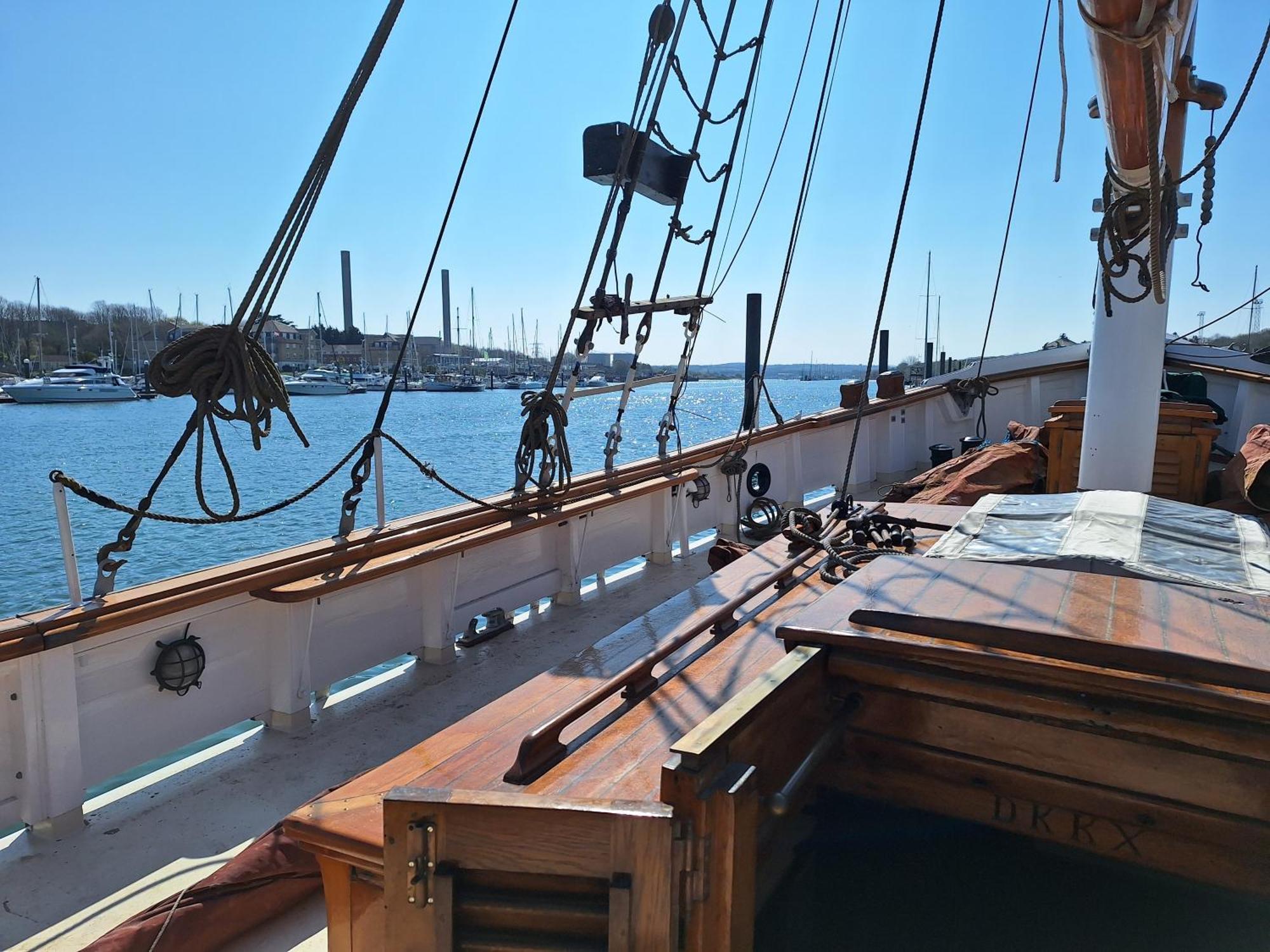 Historic Wooden Ship 'Ursula' Hotel อีสต์คาวส์ ภายนอก รูปภาพ