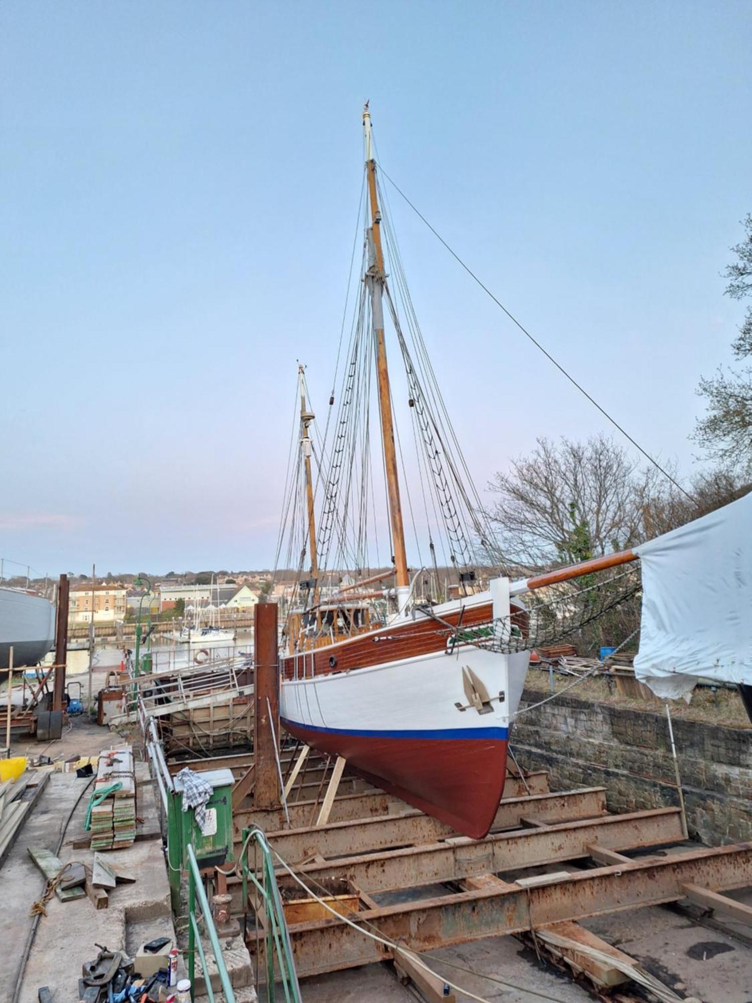 Historic Wooden Ship 'Ursula' Hotel อีสต์คาวส์ ภายนอก รูปภาพ